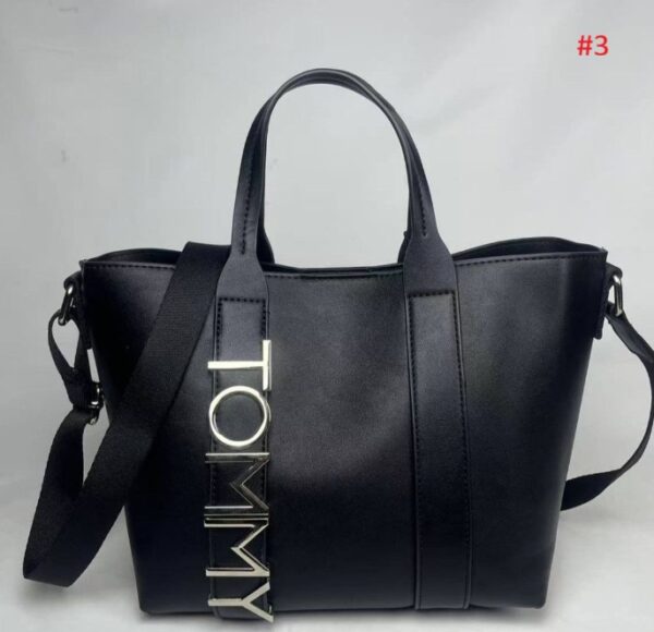 ⁦תיק צד מרובע עם ידיות טומי היליפיגר Tommy Hilfiger⁩ – תמונה ⁦4⁩