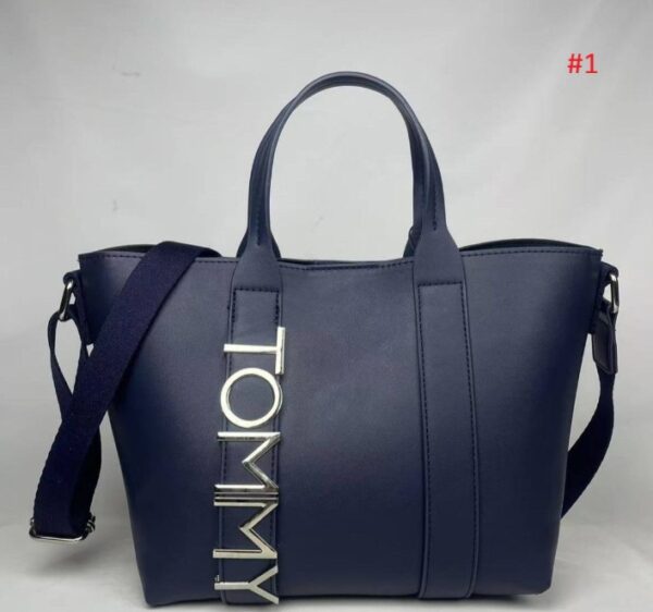 ⁦תיק צד מרובע עם ידיות טומי היליפיגר Tommy Hilfiger⁩ – תמונה ⁦2⁩