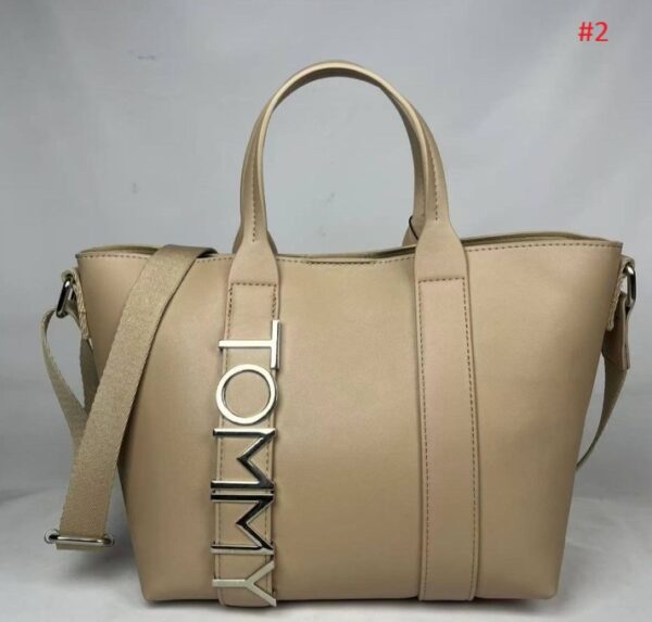 ⁦תיק צד מרובע עם ידיות טומי היליפיגר Tommy Hilfiger⁩ – תמונה ⁦3⁩