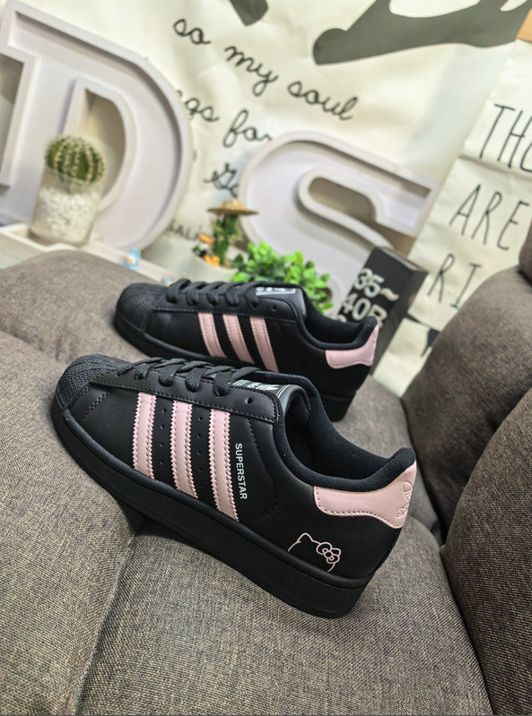 נעלי אדידס נשים הלו קיטי ADIDAS – תמונה 5