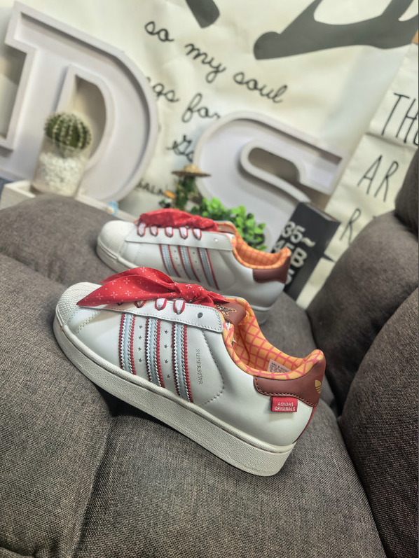 סניקרס אדידס עם סרט טוי סטורי ADIDAS – תמונה 3