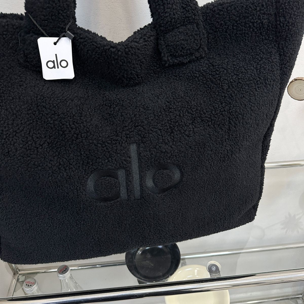 תיק יד מרובע פרוותי אלו יוגה ALO YOGA – תמונה 6