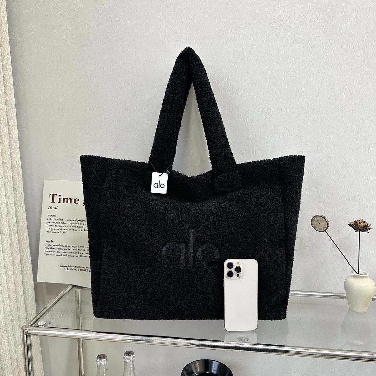 תיק יד מרובע פרוותי אלו יוגה ALO YOGA – תמונה 8