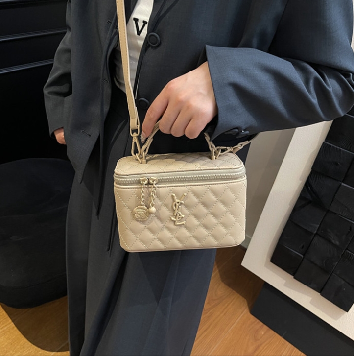 תיק יד קופסה איב סאן לורן Yves Saint Laurent – תמונה 4