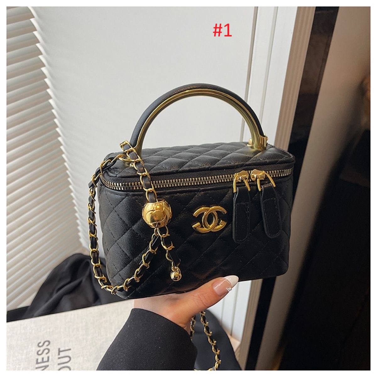 תיק יד מרובע שאנל CHANEL – תמונה 2