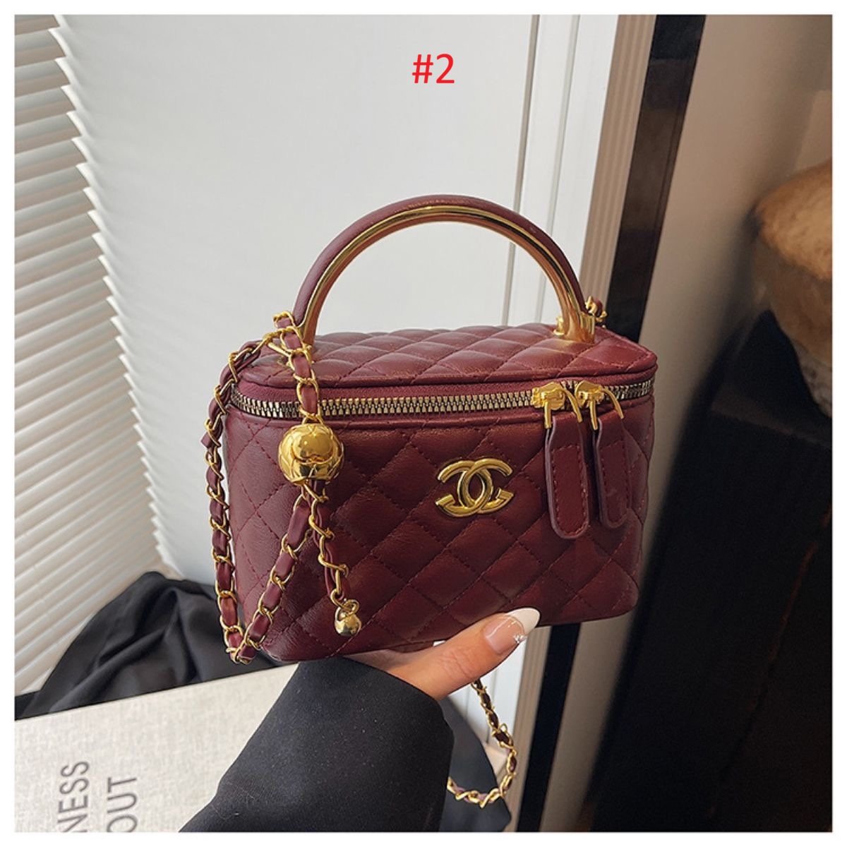 תיק יד מרובע שאנל CHANEL – תמונה 4