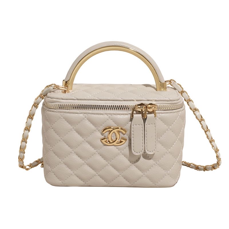 תיק יד מרובע שאנל CHANEL תיק יד מרובע שאנל CHANEL