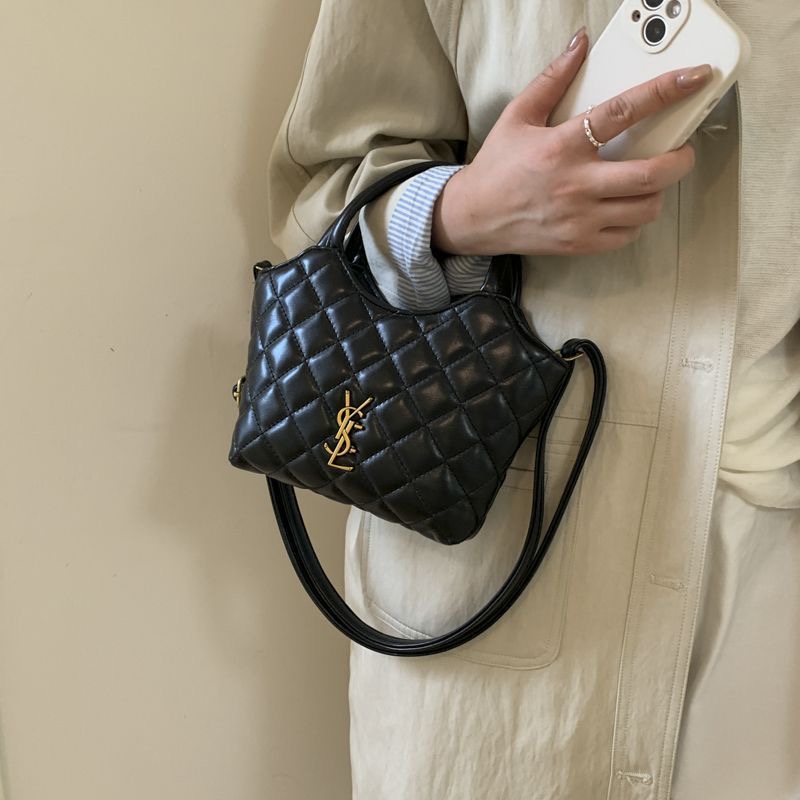 תיק יד קטן עם ידיות איב סאן לורן Yves Saint Laurent – תמונה 11