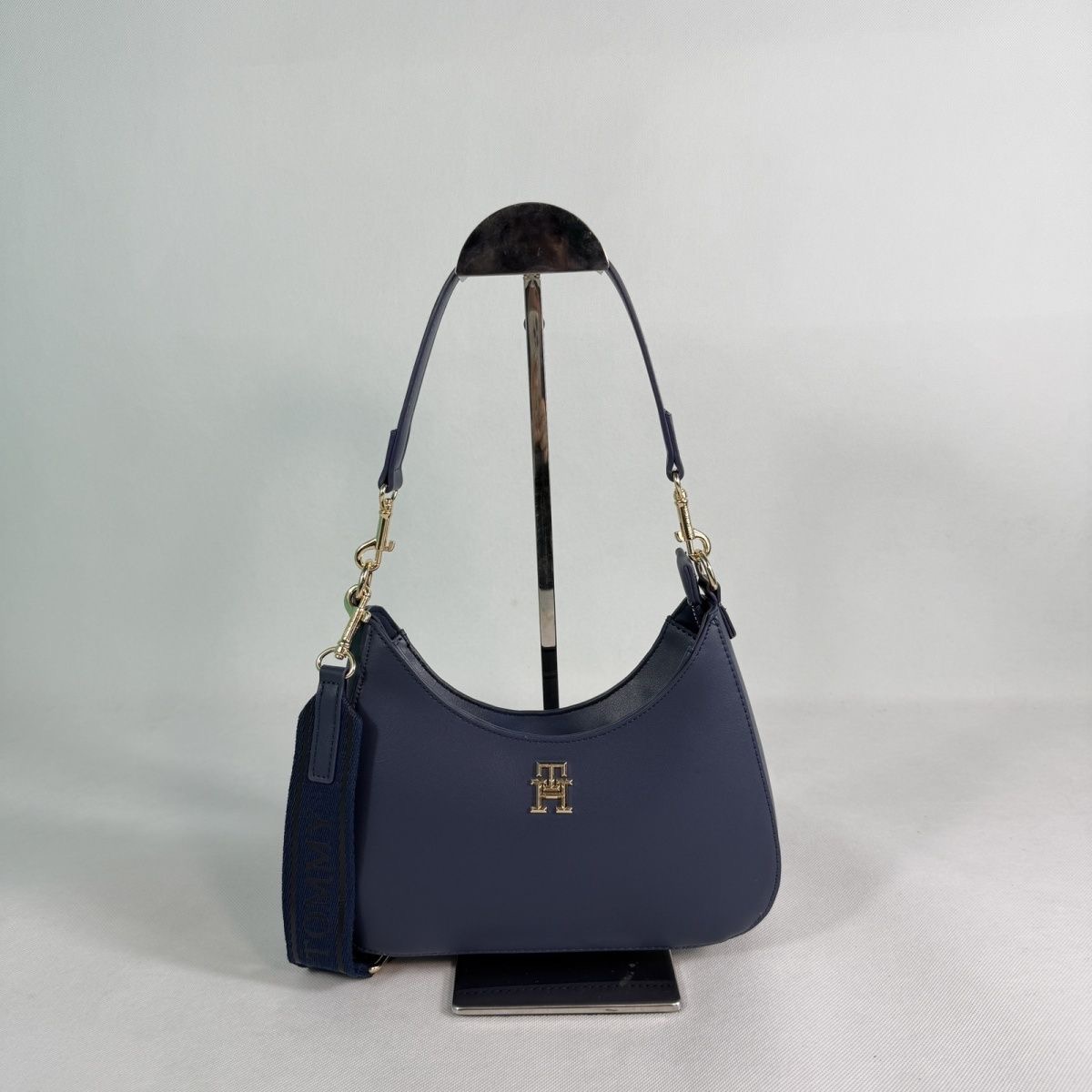 תיק יד לנשים טומי היליפיגר Tommy Hilfiger תיק יד לנשים טומי היליפיגר Tommy Hilfiger