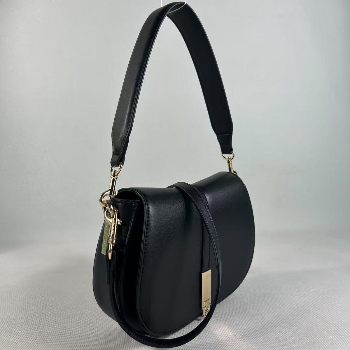 תיק יד אבזם לנשים טומי היליפיגר Tommy Hilfiger – תמונה 7