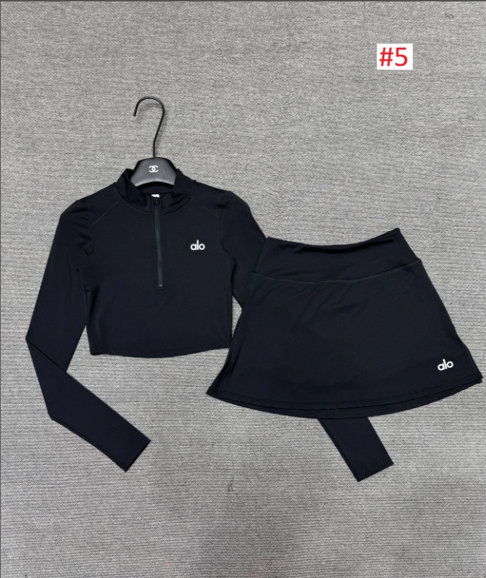 חליפה ספורטיבית חצאית וחולצה ארוכה אלו יוגה ALO YOGA – תמונה 6
