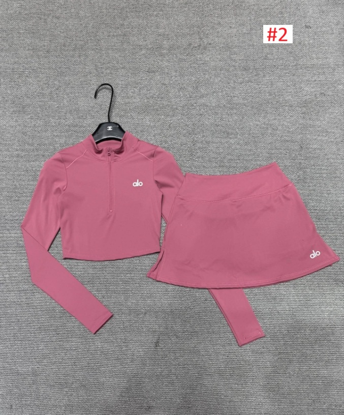 חליפה ספורטיבית חצאית וחולצה ארוכה אלו יוגה ALO YOGA – תמונה 3