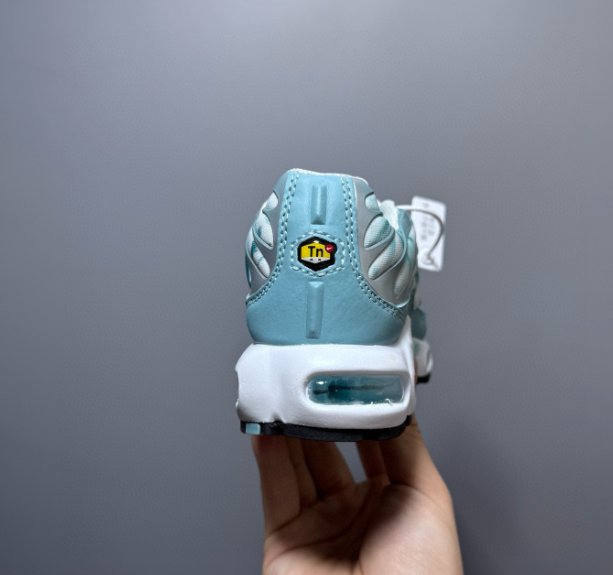 נעלי ספורט נייק NIKE סוליה קשיחה לילדים וילדות – תמונה 11