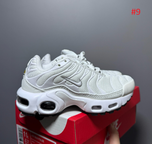נעלי ספורט נייק NIKE סוליה קשיחה לילדים וילדות – תמונה 12