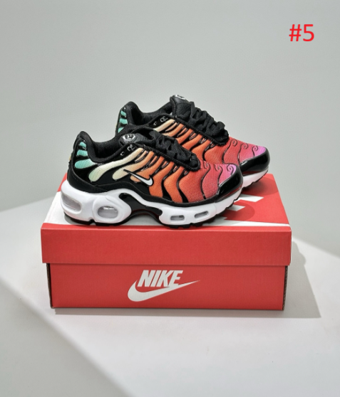 נעלי ספורט נייק NIKE סוליה קשיחה לילדים וילדות – תמונה 6