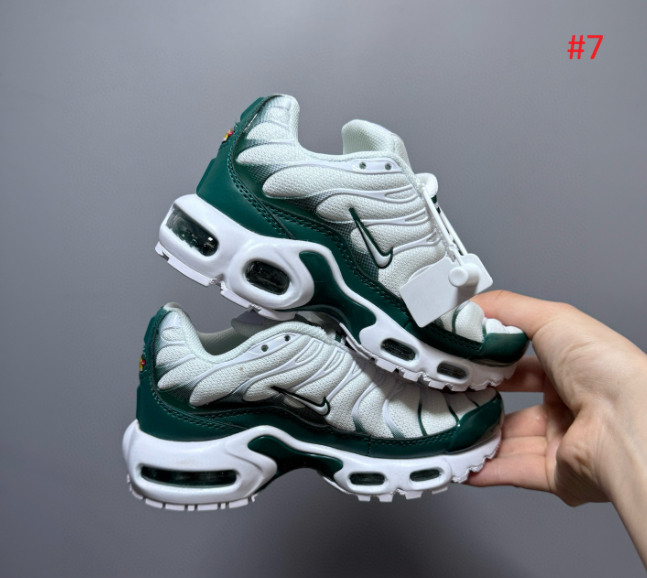 נעלי ספורט נייק NIKE סוליה קשיחה לילדים וילדות – תמונה 9