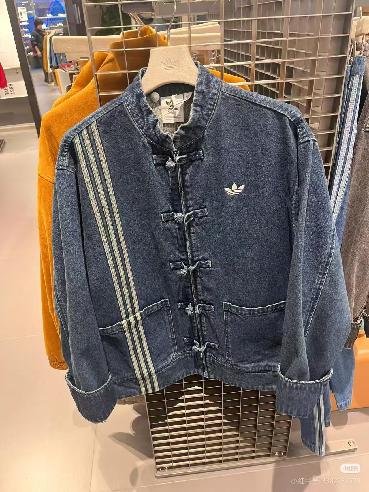 ז'קט ג'ינס מחוייט אדידס ADIDAS לנשים – תמונה 6