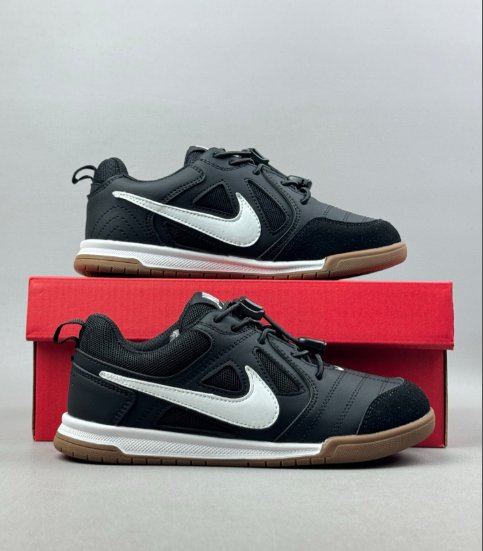 נעלי ספורט נייק NIKE סוליה שטוחה לילד ולילדה נעלי ספורט נייק NIKE סוליה שטוחה לילד ולילדה