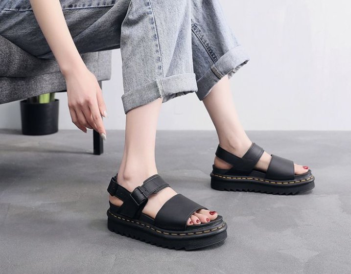 סנדלים לנשים דגם VOSS דר מרטינס DR.MARTENS – תמונה 2
