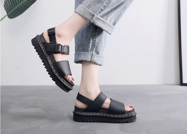 סנדלים לנשים דגם VOSS דר מרטינס DR.MARTENS – תמונה 5