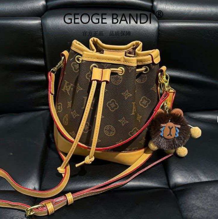 תיק צד קטן לנשים לואי ויטון Louis Vuitton – תמונה 9