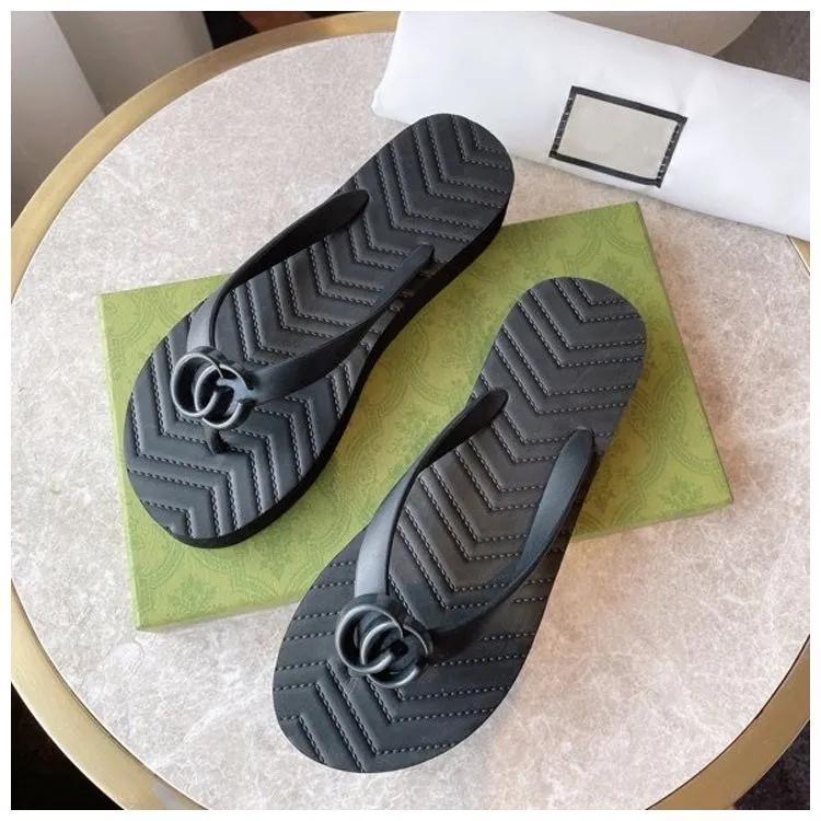 כפכפי ים וחוף גוצ'י GUCCI לנשים כפכפי ים וחוף גוצ'י GUCCI לנשים