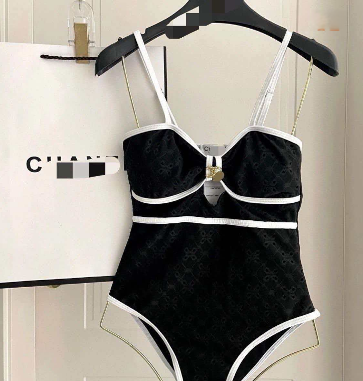 בגד ים שלם לנשים בהשראת שאנל CHANEL בגד ים שלם לנשים בהשראת שאנל CHANEL