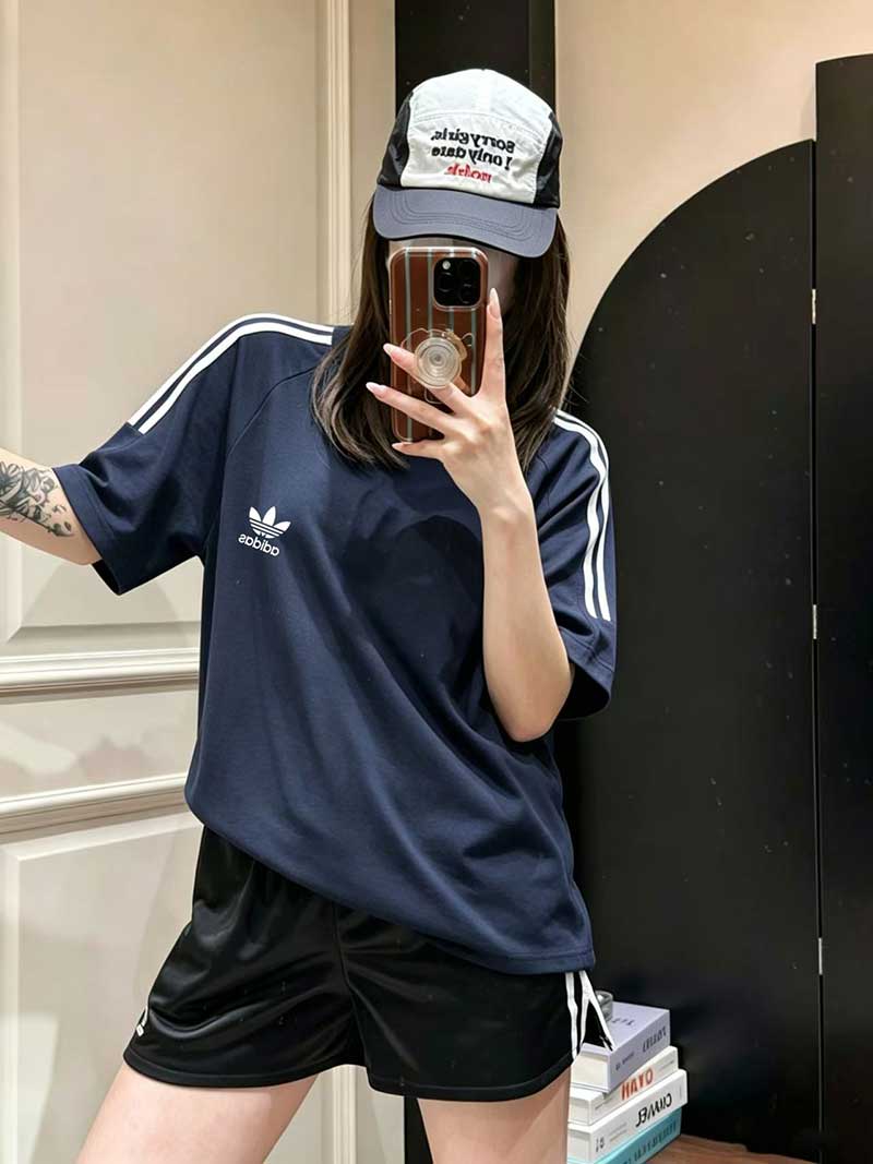 חולצת טישרט אוברסייז 3 פסים לנשים אדידס ADIDAS – תמונה 11
