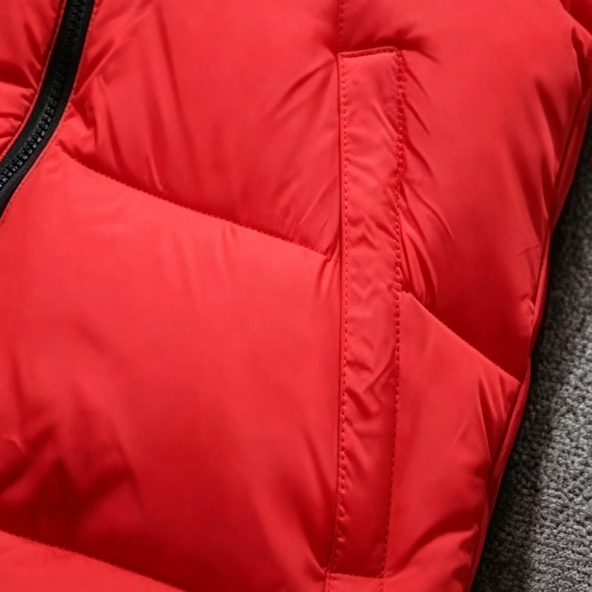 ווסט פוך לטיולים The North Face עם קולר גבוה – תמונה 6
