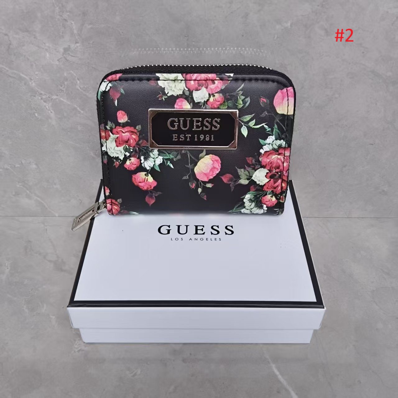 ארנק נשים קומפקטי עם רוכסן – GUESS פרחוני – תמונה 3