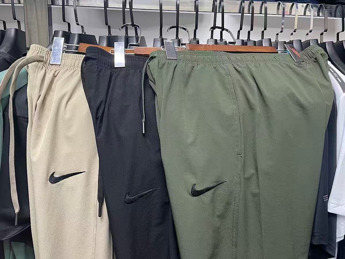 מכנסי ג'וגינג ספורט עם לוגו Nike – תמונה 6