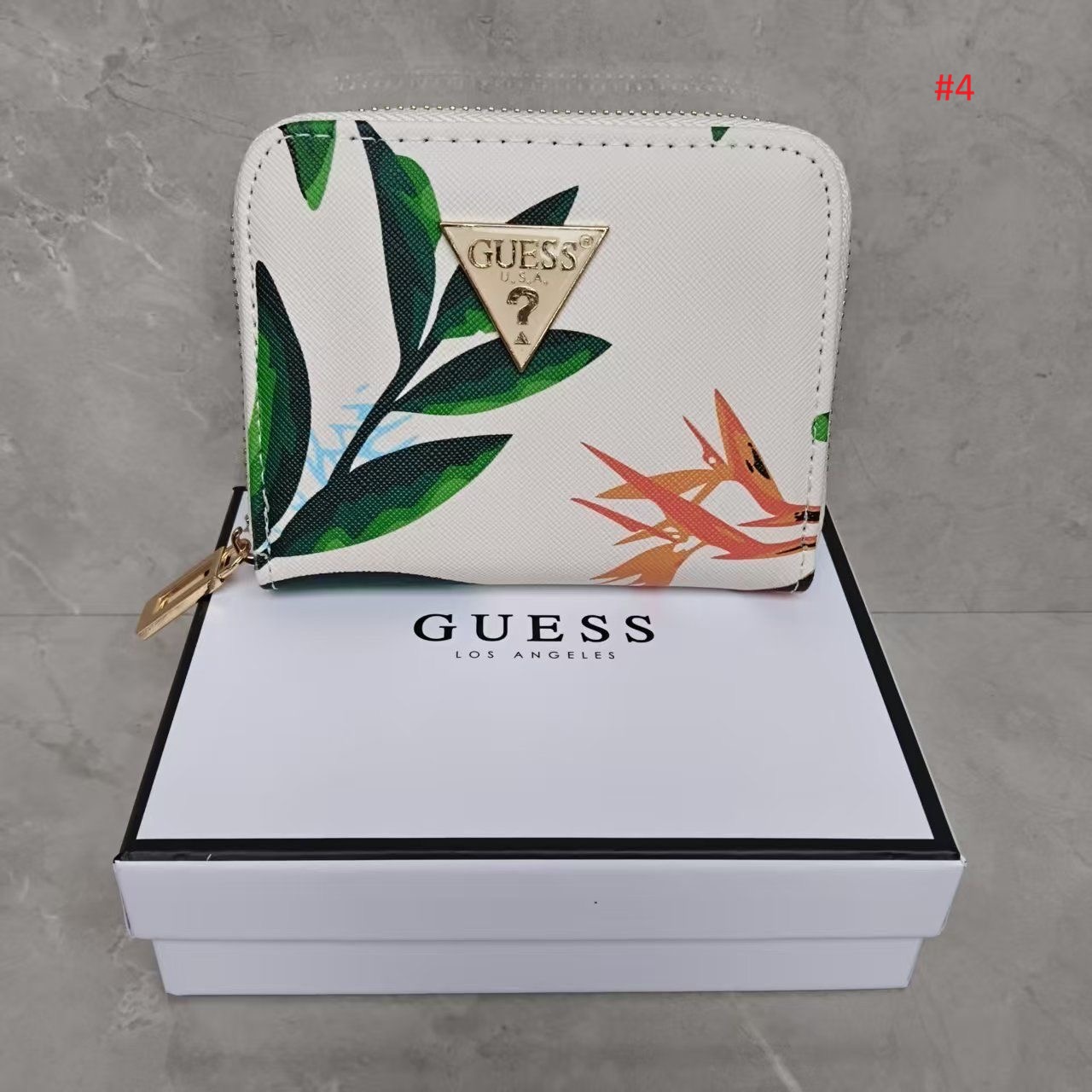 ארנק נשים קומפקטי עם רוכסן GUESS מודפס – תמונה 6