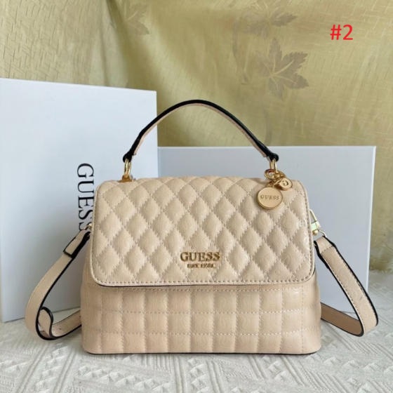 תיק צד לנשים עם ידית עליונה וקווילט GUESS – תמונה 4