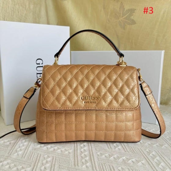 תיק צד לנשים עם ידית עליונה וקווילט GUESS – תמונה 5