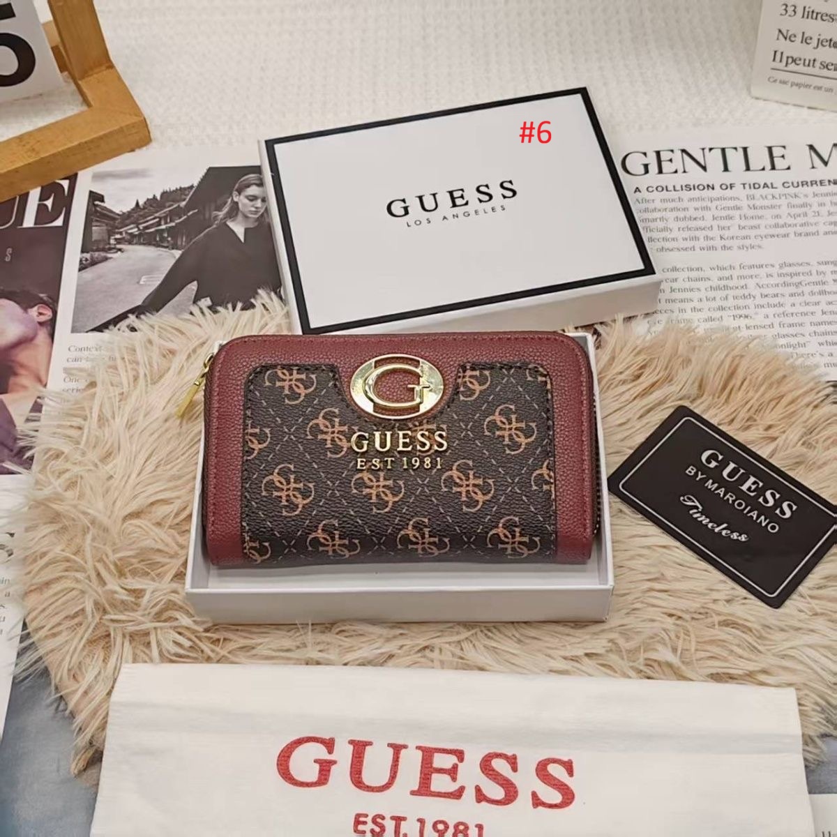 ארנק נשים קומפקטי עם רוכסן GUESS ולוגו זהב – תמונה 7