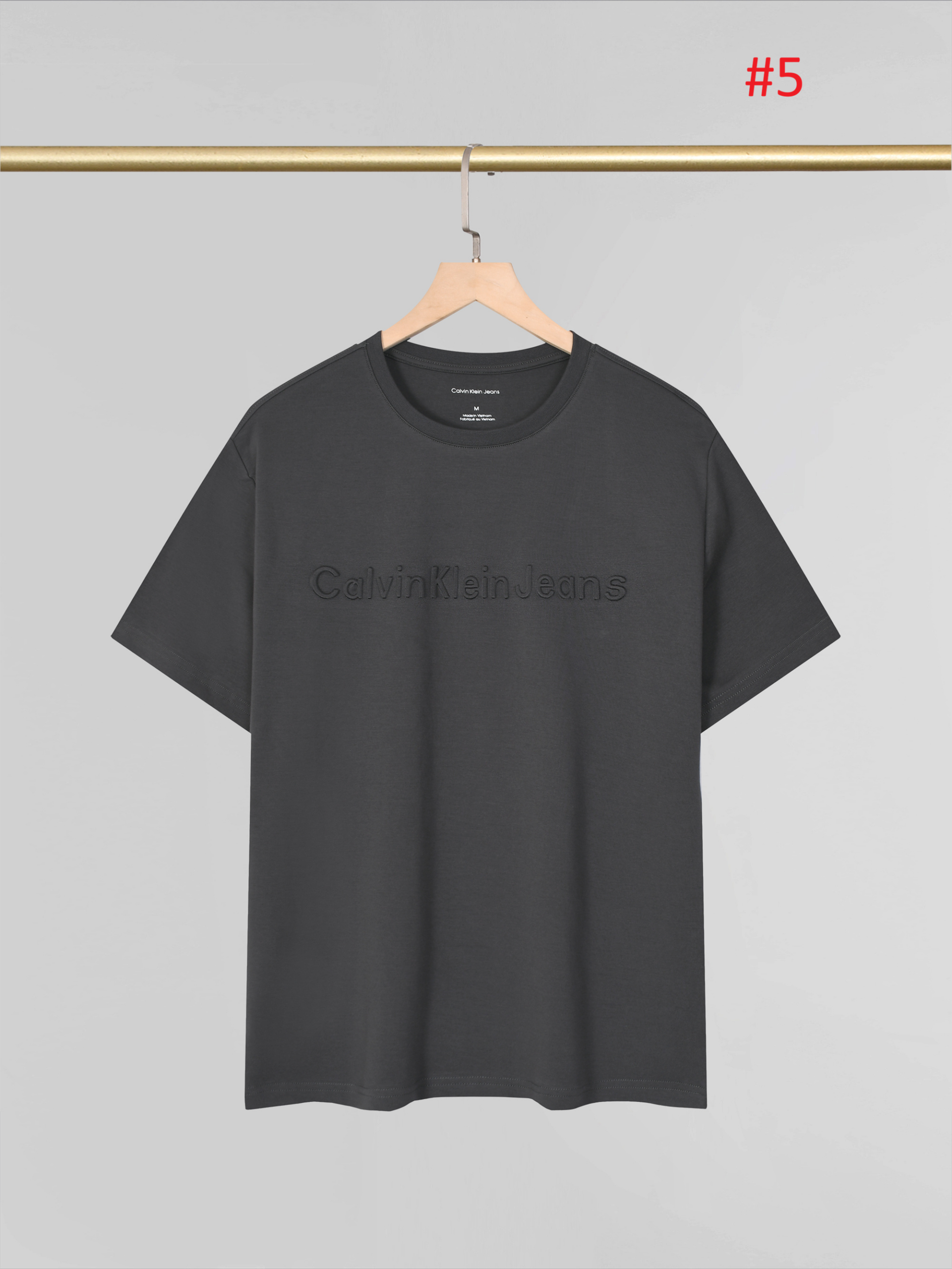 חולצת טי לגברים עם לוגו תבליט Calvin Klein Jeans – תמונה 6