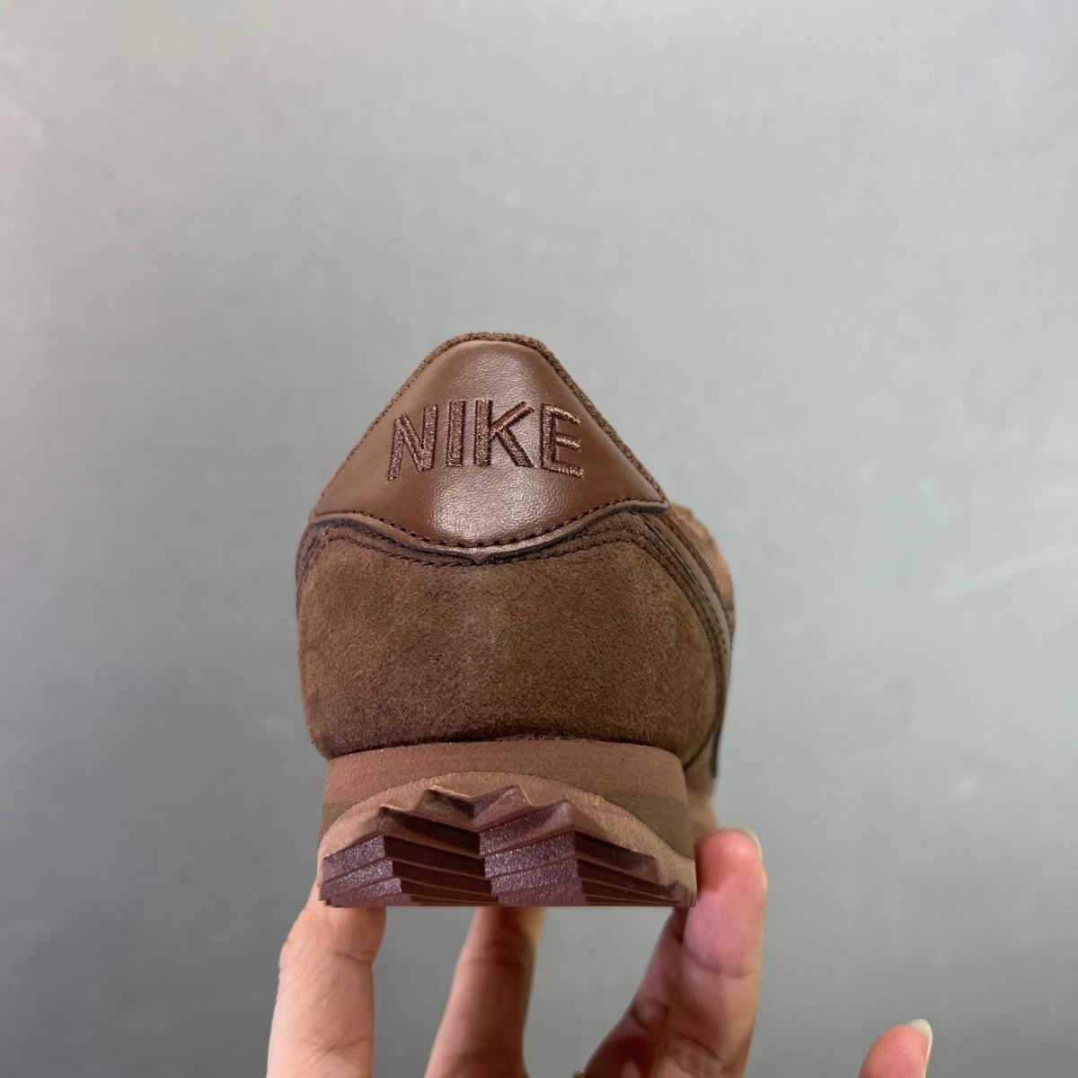 סניקרס נייק קורטז קלאסיות חומות – תמונה 8