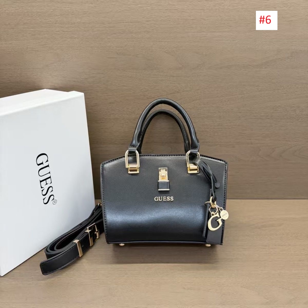 תיק יד קרוסבודי קטן לנשים Guess בעיצוב קשיח – תמונה 7