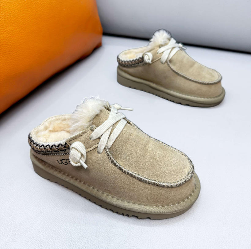 UGG נעלי בית מוקסין עם פרווה ושרוכים – תמונה 5