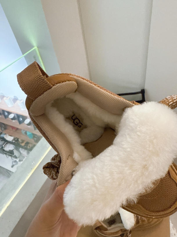 UGG סניקרס פלטפורמה מרופדי פרווה – תמונה 8