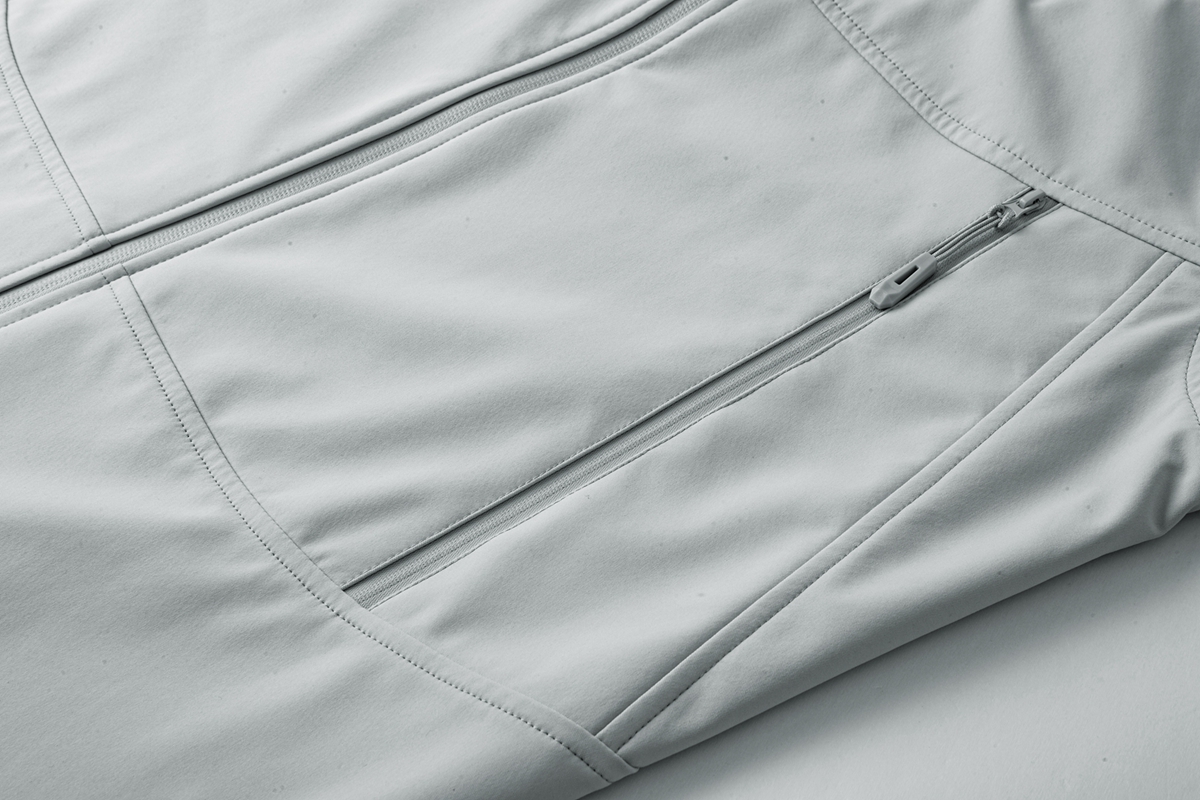 The North Face מעיל סופטשל עם כובע – תמונה 12