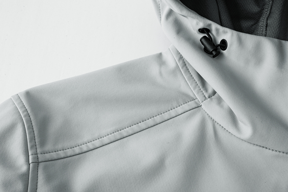 The North Face מעיל סופטשל עם כובע – תמונה 11