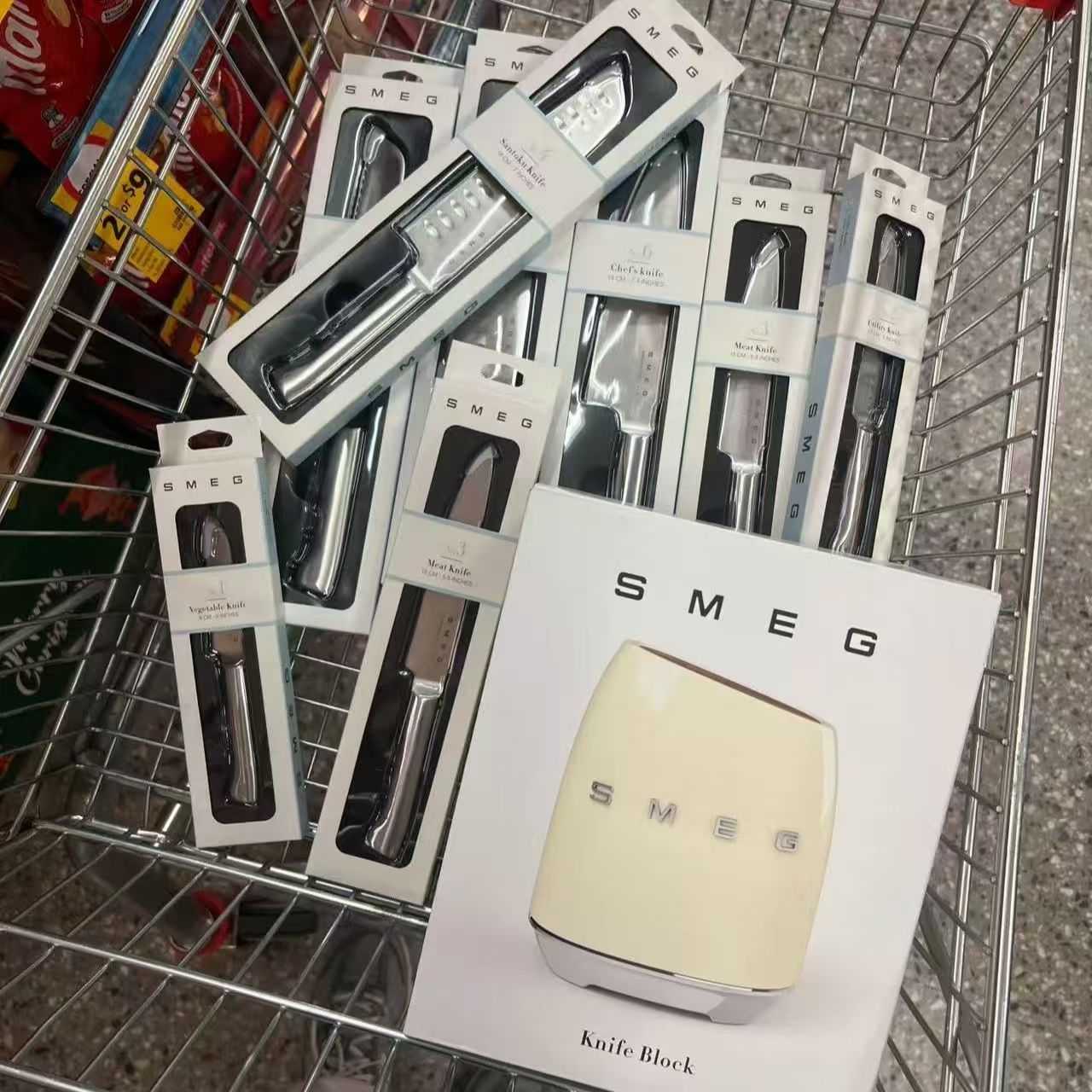 סט 6 סכיני מטבח עם בלוק רטרו SMEG – תמונה 4