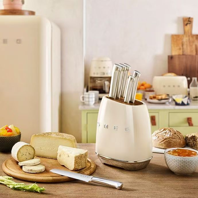 סט 6 סכיני מטבח עם בלוק רטרו SMEG – תמונה 3