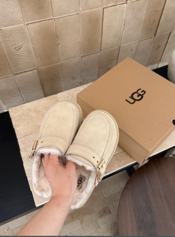 UGG כפכפי זמש פרוותיים עם רצועת עקב – תמונה 7