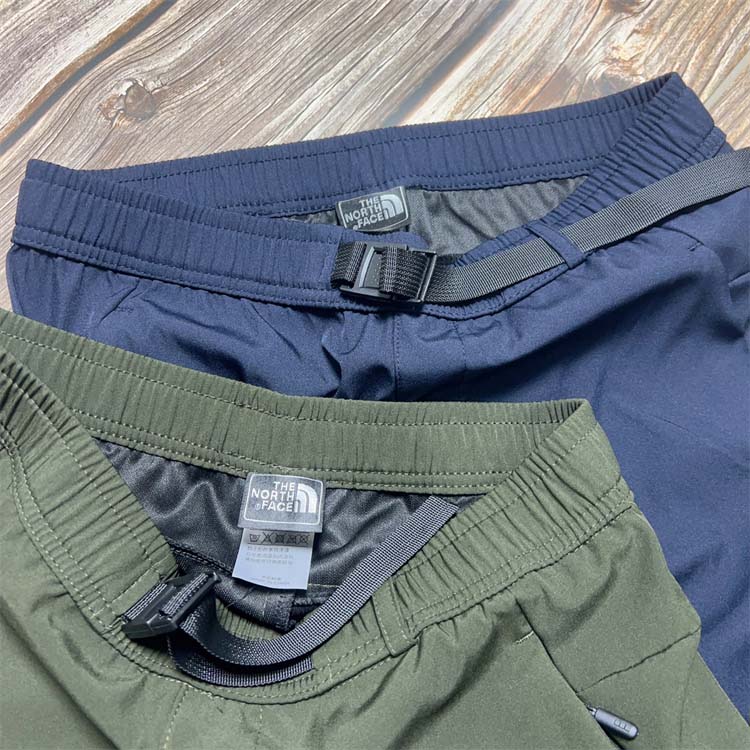 THE NORTH FACE מכנסי טיולים עם חגורה וכיסי רוכסן – תמונה 7