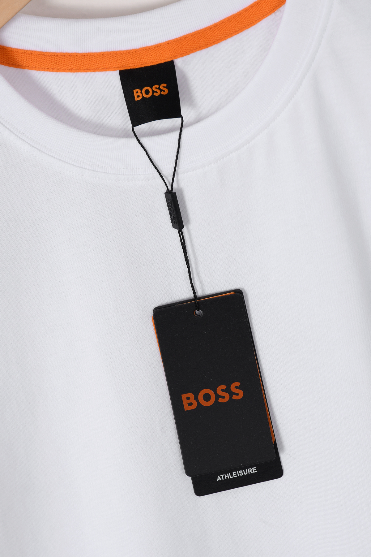BOSS חולצת T עם לוגו והדפס גב – תמונה 5