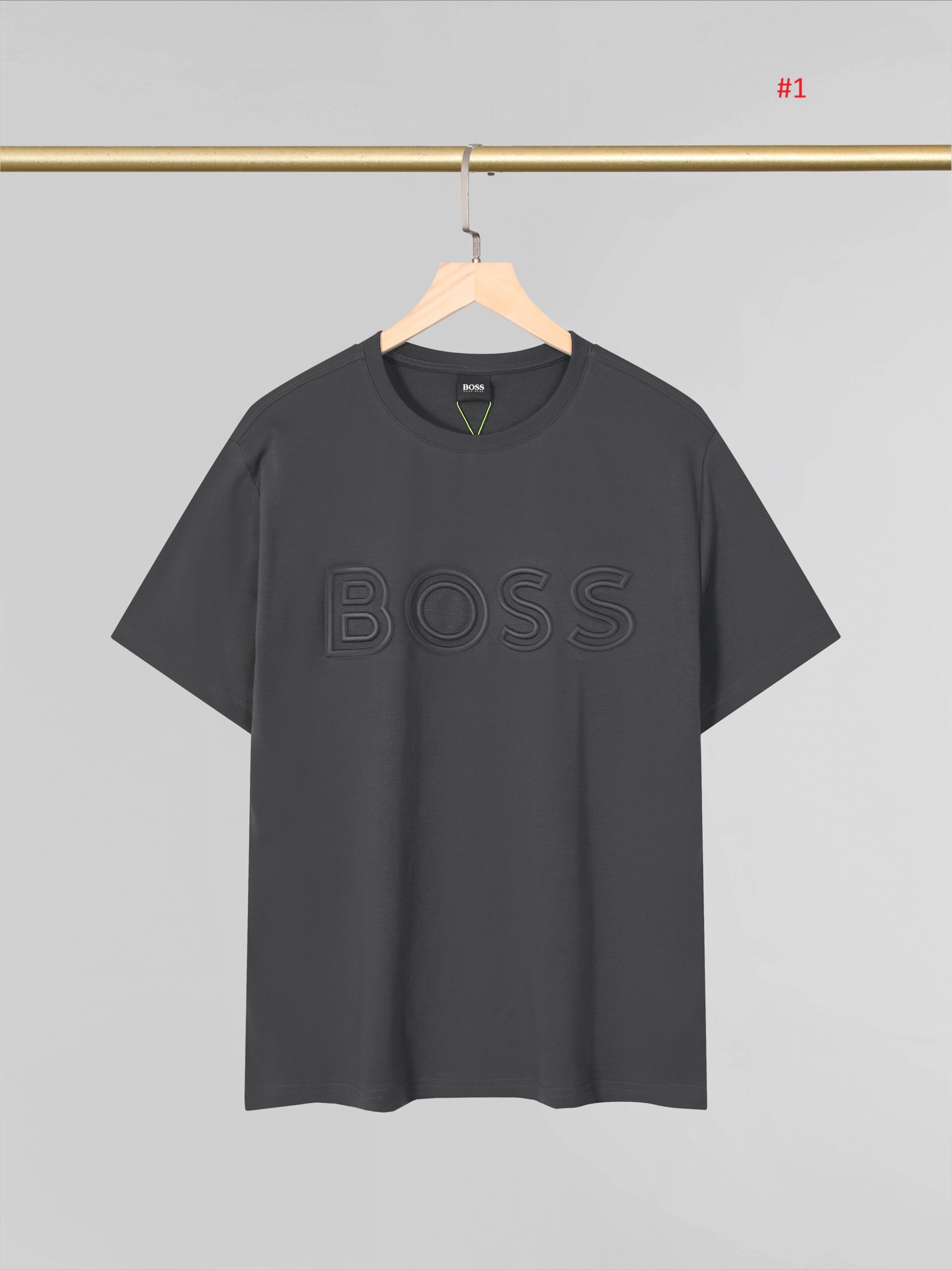 BOSS חולצת טי לגברים עם לוגו מובלט – תמונה 2