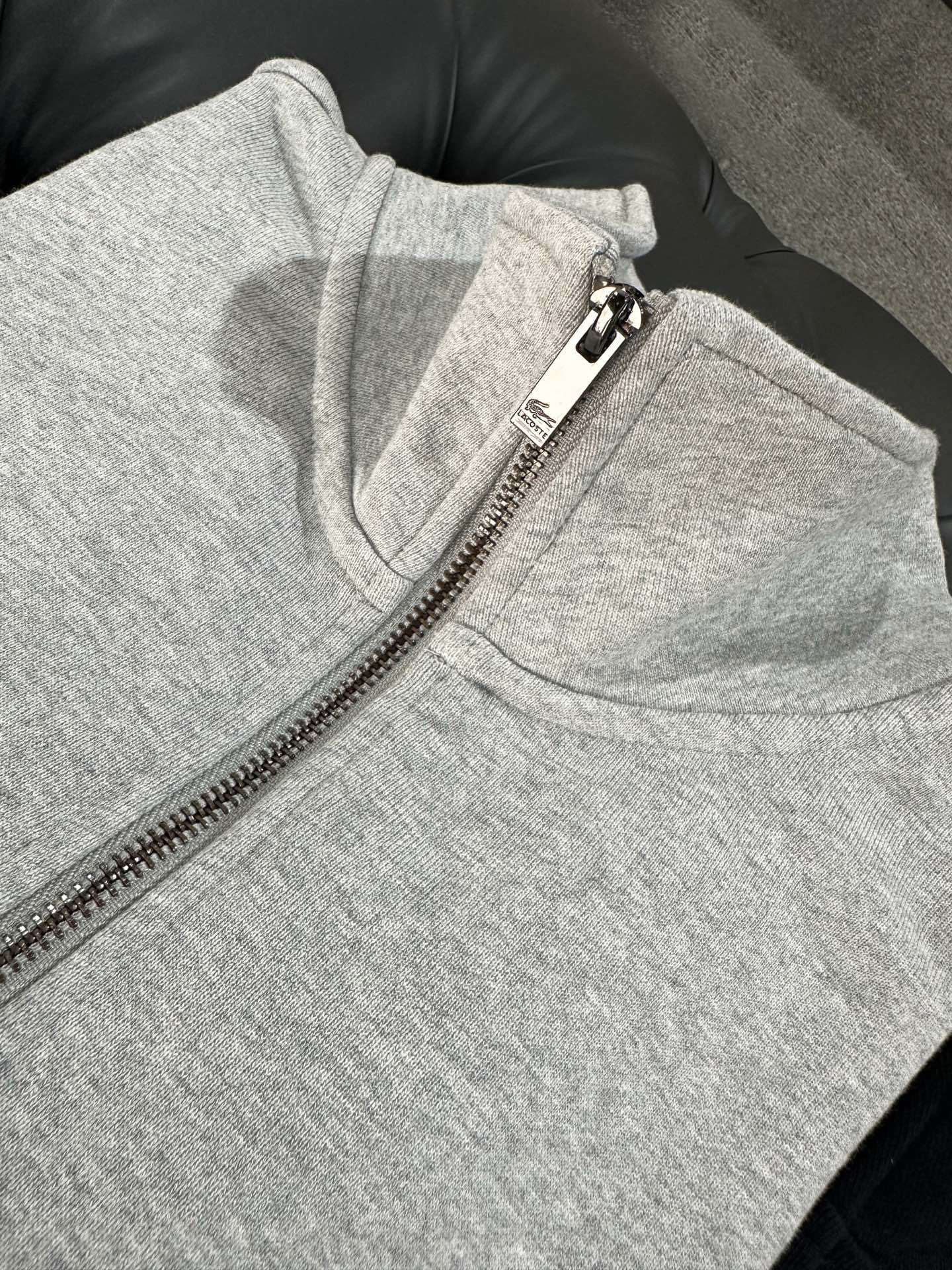Lacoste סווטשרט רבע-רוכסן לגברים עם לוגו רקום – תמונה 5