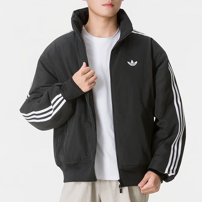 1 (4) ז׳קט מרופד של adidas לימים קרים, צבע שחור, תצוגה חזיתית על דוגמן